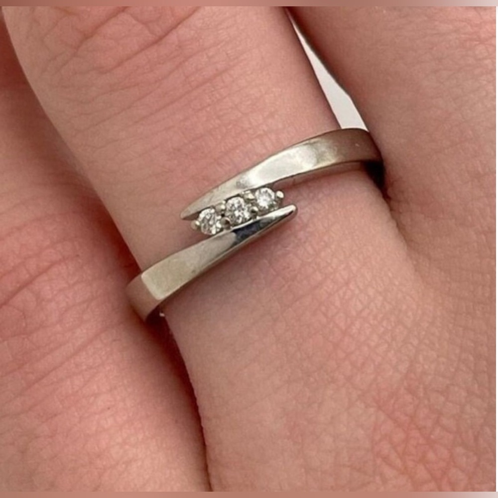 Solid 10K White Gold Natural Diamond Trio Bypass Vintage Ring (not 14K )
